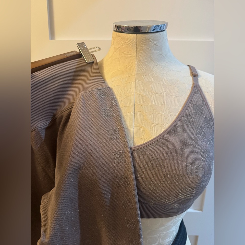 NWT✨ PINK 💕 Victoria’s Secret Active Set (S top & XS bottom)